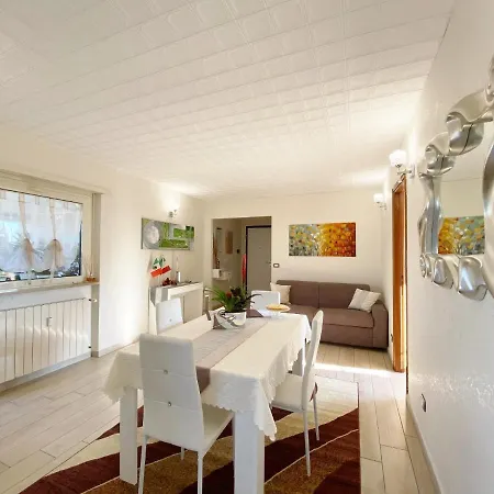 Skyline Apartment *
