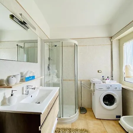 Skyline Apartment *